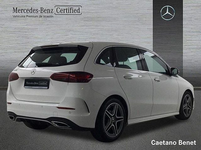 Usado Mercedes B180 AMG line 136 CV (100 kW) 2025 Blanco polar Monovolumen