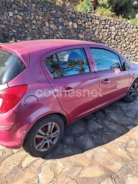 Usado Opel Corsa Cosmo 90 CV (66 kW) 2009 Granate Utilitario