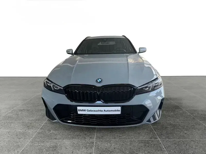 Usado BMW 330e Comfort Edition 292 CV (214 kW) 2024 Gris / plata Familiar
