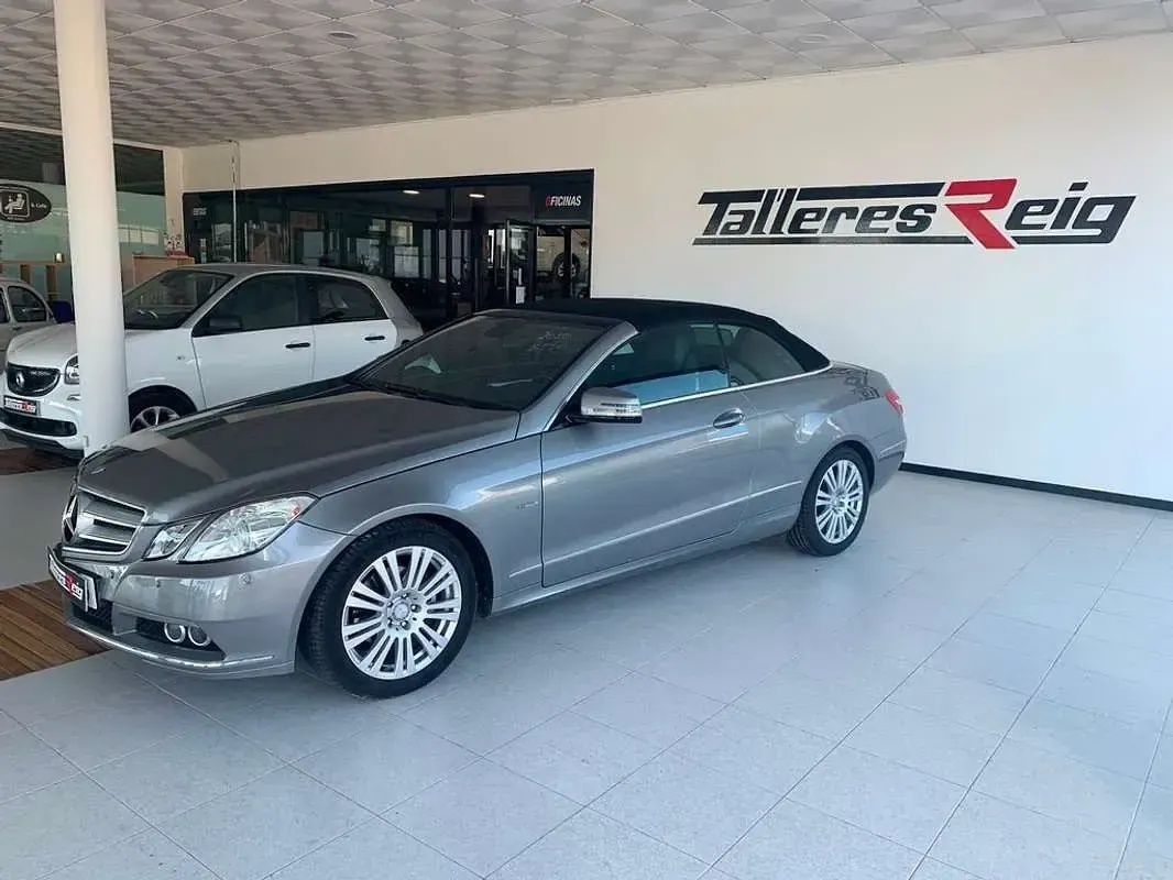 Usado Mercedes E200 Avantgarde 184 CV (135 kW) 2010 Gris Descapotable