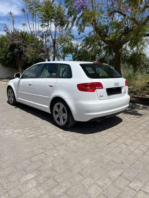 Usado Audi A3 Sportback Attraction 140 CV (102 kW) 2009 Blanco Utilitario