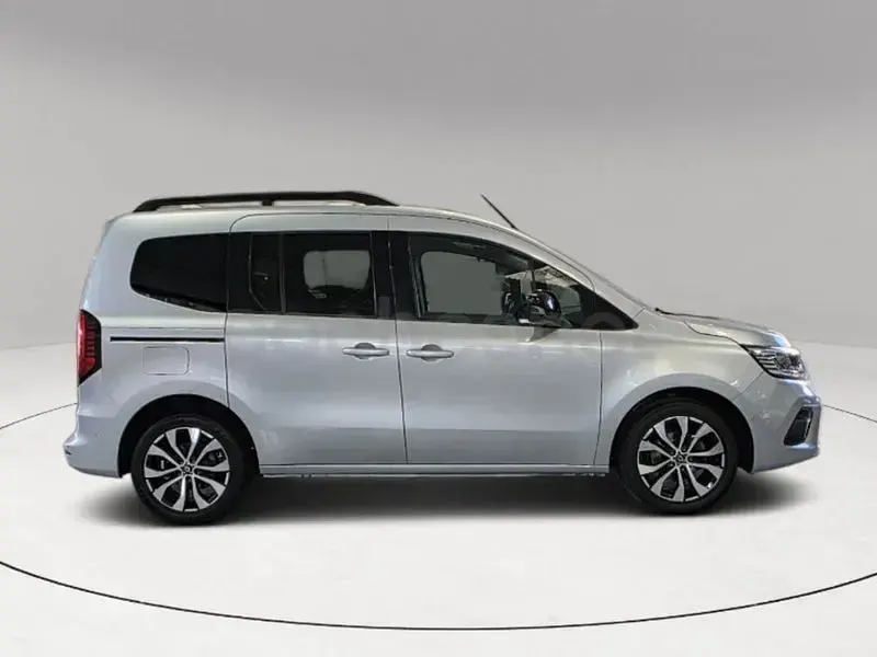 Usado Renault Kangoo Techno 95 CV (69 kW) 2023 Gris / plata Monovolumen