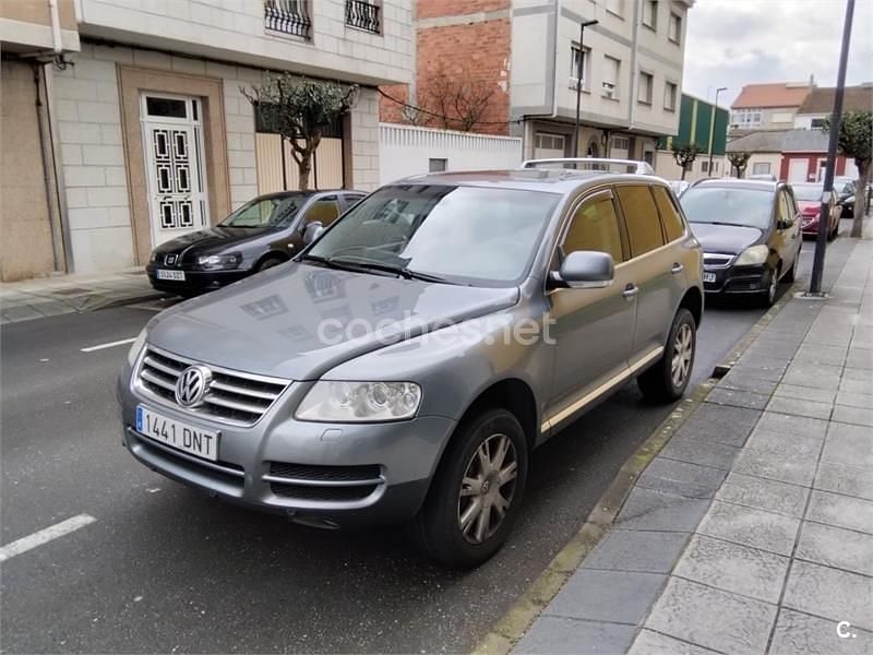 Usado VW Touareg 225 CV (165 kW) 2006 Gris / plata SUV