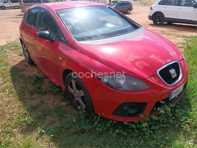 Usado Seat Leon Sport 140 CV (102 kW) 2007 Rojo Utilitario