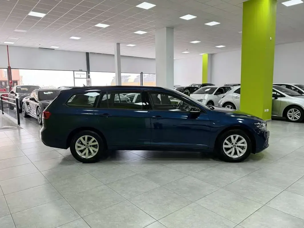 Usado VW Passat Business 122 CV (89 kW) 2021 Azul Familiar