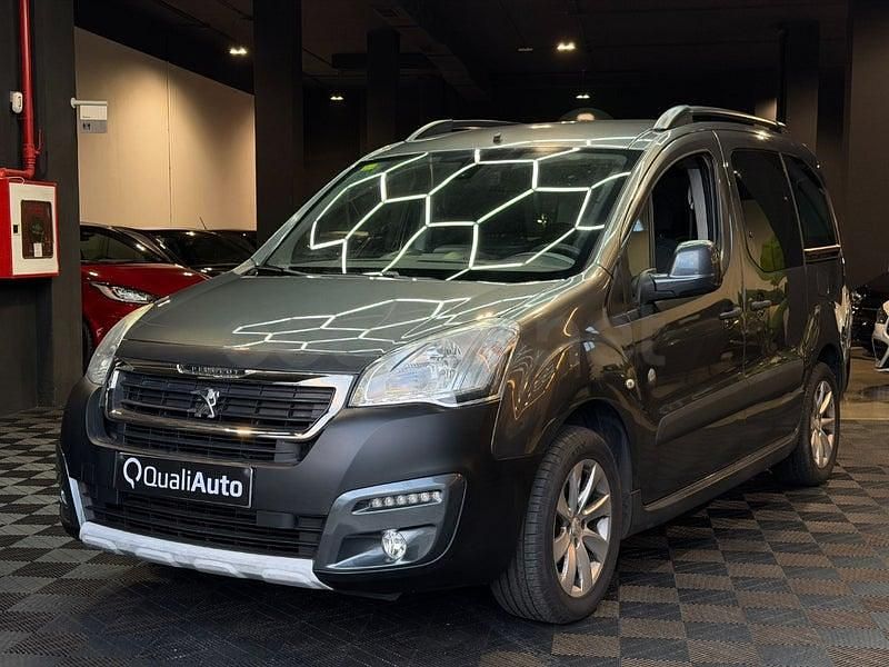Usado Peugeot Partner Tepee Outdoor 100 CV (73 kW) 2016 Gris / plata Monovolumen