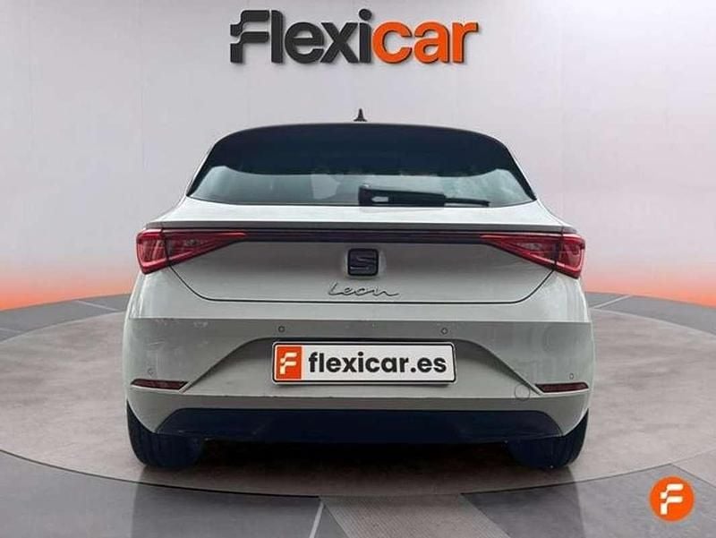 Usado Seat Leon Style 116 CV (85 kW) 2021 Blanco Utilitario