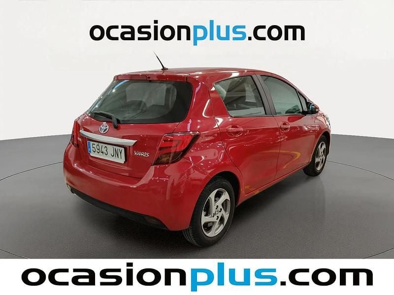 Usado Toyota Yaris Hybrid Active 100 CV (73 kW) 2016 Rojo