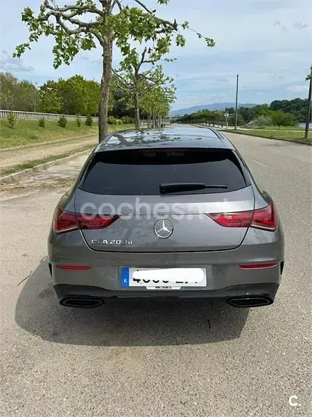 Usado Mercedes CLA200 Shooting Brake 150 CV (110 kW) 2021 Gris / plata Familiar