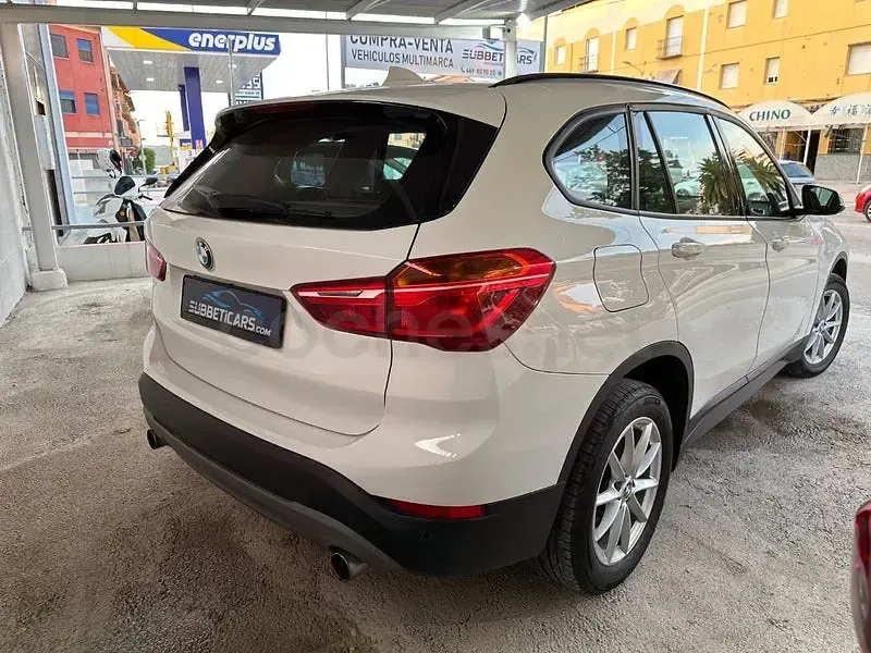 Usado BMW X1 Comfort Edition 192 CV (141 kW) 2018 Blanco SUV