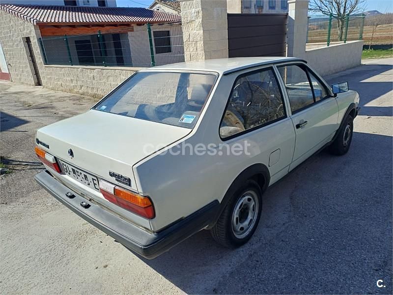 Usado VW Polo 55 CV (40 kW) 1989 Blanco Berlina