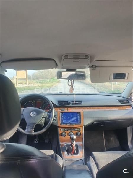 Gris / plata Usado 2005 VW Passat Sportline Berlina | 2700 € (Buen precio) - Imagen 1/3
