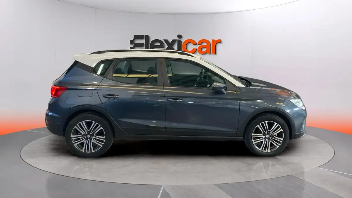 Usado Seat Arona Xperience 110 CV (80 kW) 2022 Gris SUV