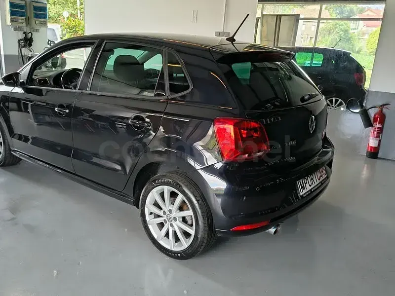 Usado VW Polo Sportline 105 CV (77 kW) 2017 Negro Berlina