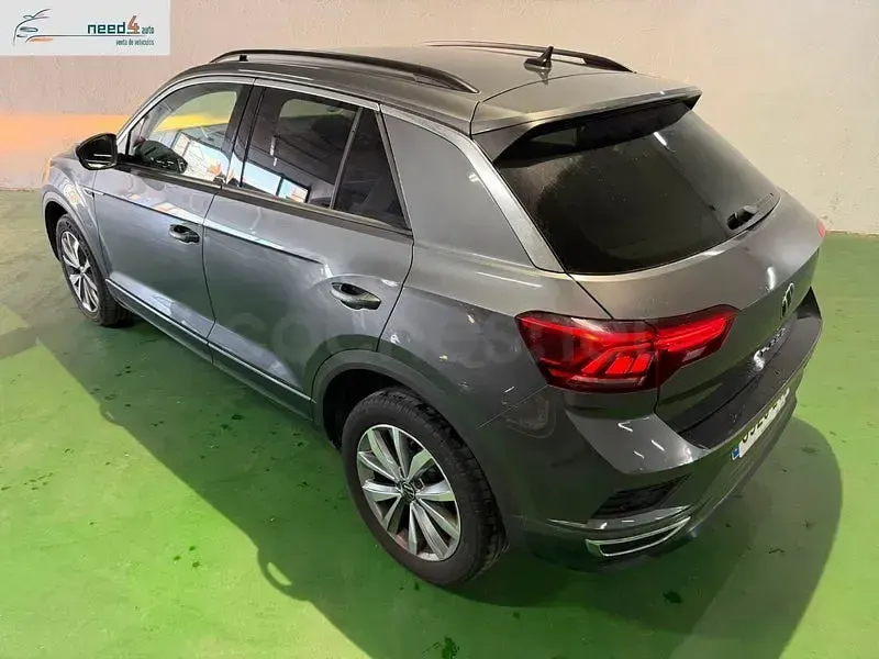 Usado VW T-Roc Advance 110 CV (80 kW) 2022 Negro SUV