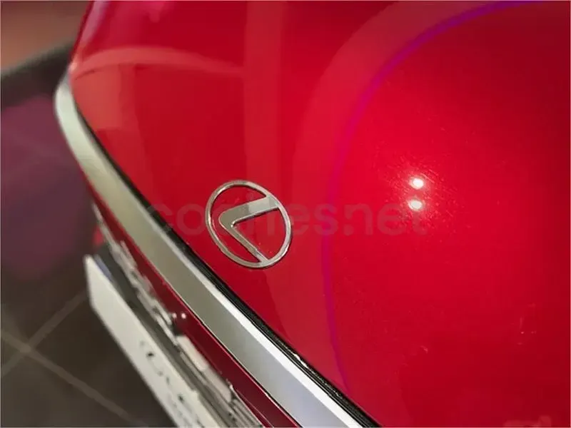 Usado Lexus LBX 136 CV (100 kW) 2026 Rojo SUV