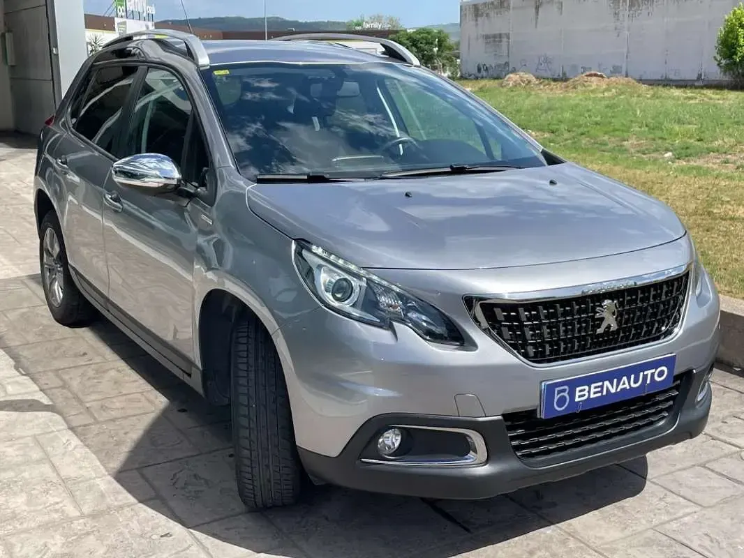 Usado Peugeot 2008 Style 82 CV (60 kW) 2018 Gris SUV