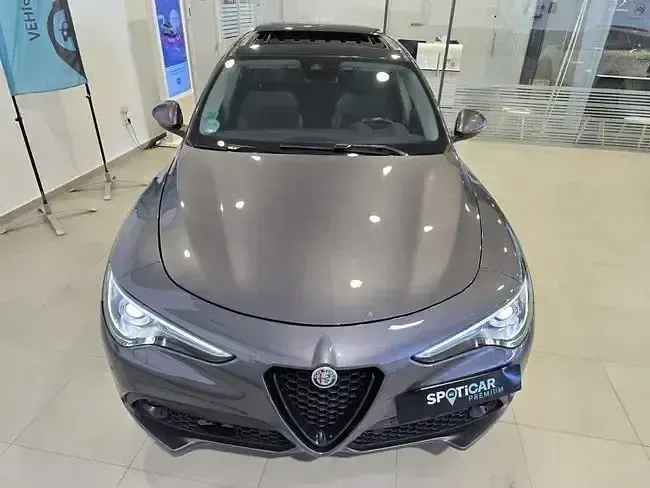 Usado Alfa Romeo Stelvio Sprint 190 CV (139 kW) 2021 Gris SUV