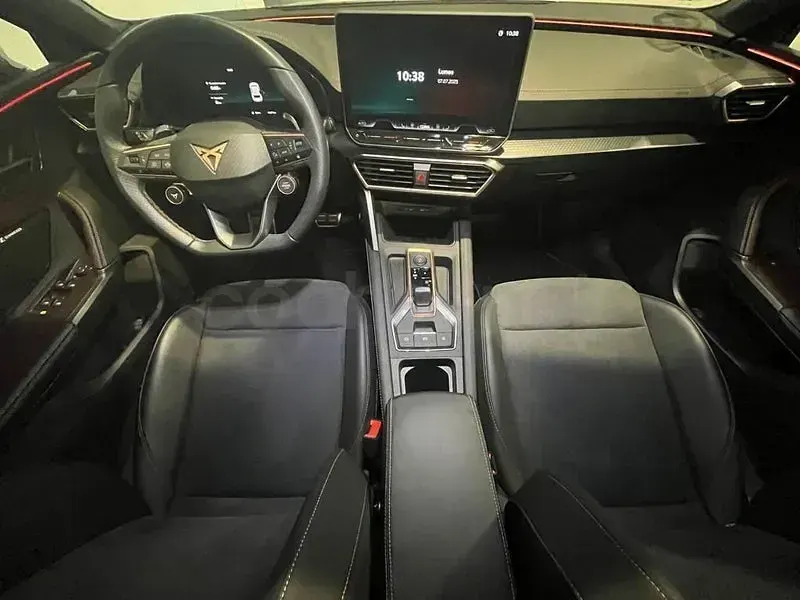 Usado Cupra Leon 204 CV (150 kW) 2025 Gris / plata Familiar