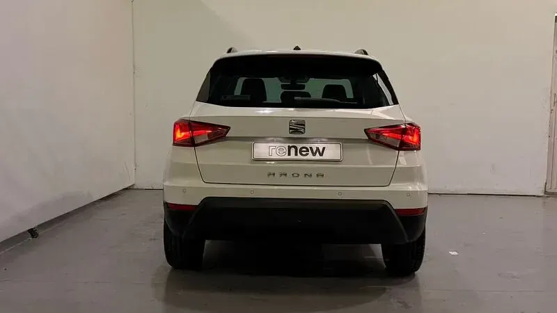 Usado Seat Arona Ecomotive 95 CV (69 kW) 2019 Blanco SUV