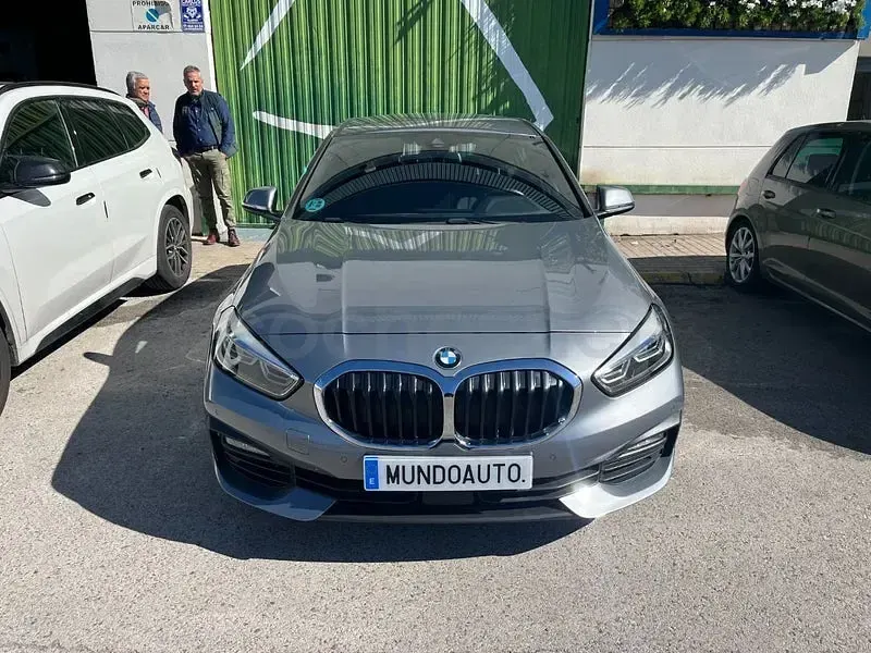 Usado BMW 118 150 CV (110 kW) 2022 Gris / plata Utilitario