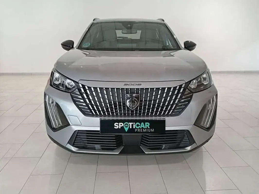 Usado Peugeot 2008 Allure 101 CV (74 kW) 2024 Gris SUV
