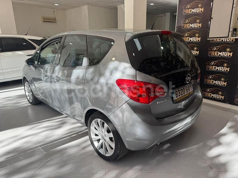 Usado Opel Meriva Cosmo 140 CV (102 kW) 2010 Gris / plata Monovolumen
