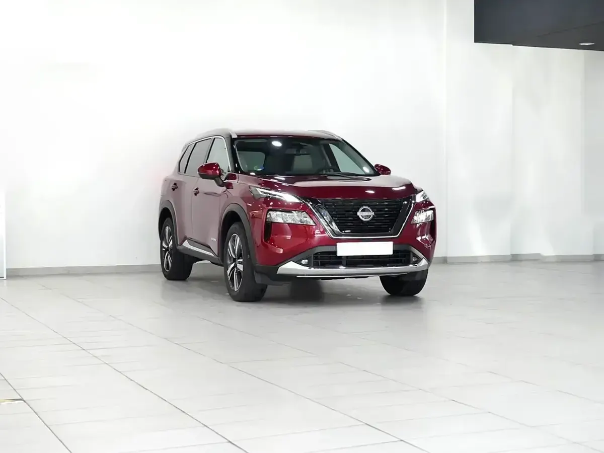 Usado Nissan X-Trail Tekna 213 CV (156 kW) 2023 Rojo SUV