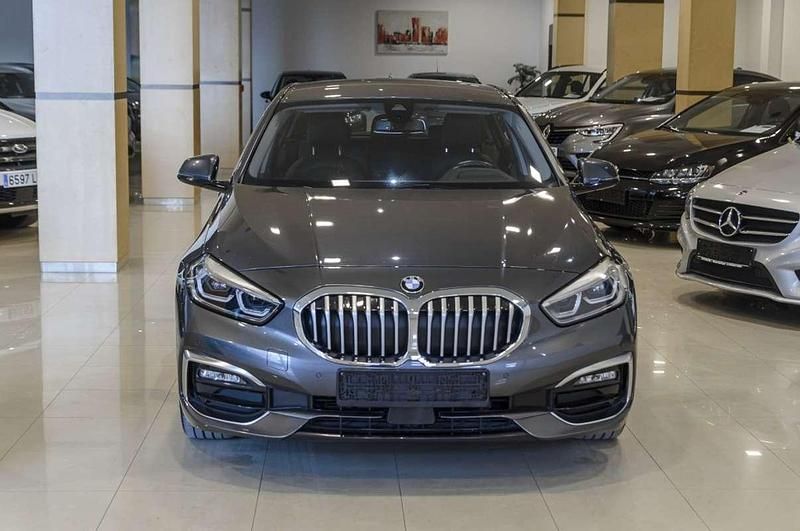 Usado BMW 120 Luxury Line 190 CV (139 kW) 2021 Gris Utilitario