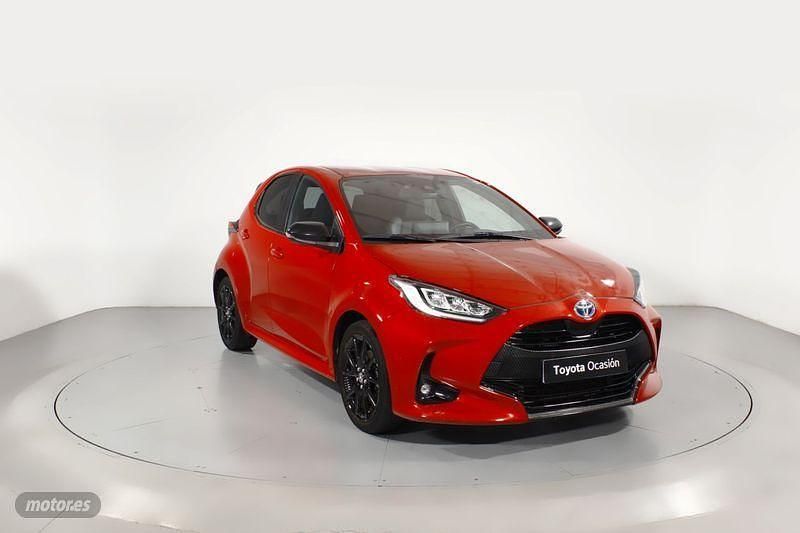 Rojo Usado 2022 Toyota Yaris Hybrid Style | 20.300 € (Precio justo) - Imagen 1/4