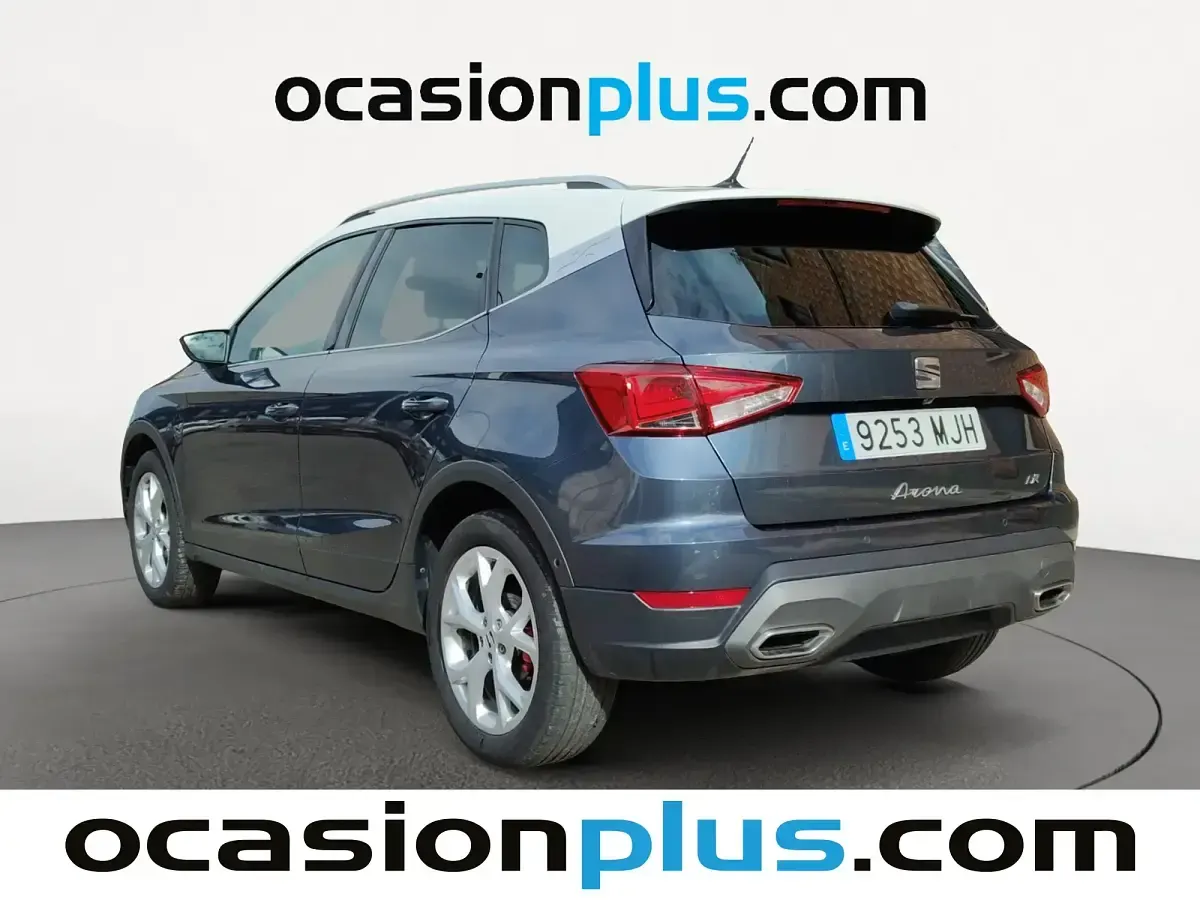 Usado Seat Arona FR 150 CV (110 kW) 2023 Gris / plata SUV