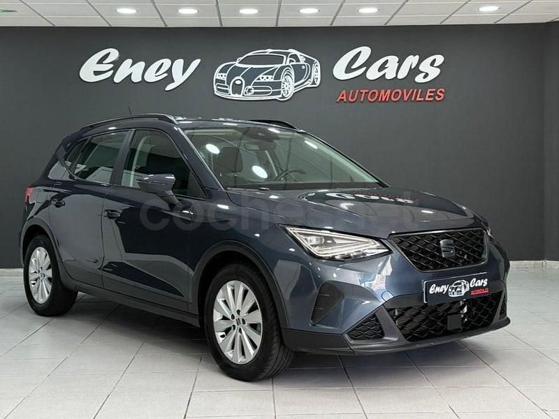 Usado Seat Arona Style 110 CV (80 kW) 2022 Gris / plata SUV