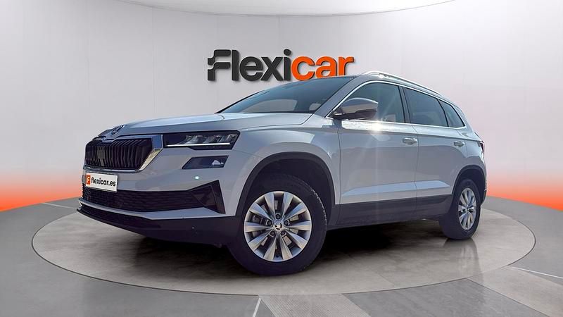 Usado Skoda Karoq Ambition 150 CV (110 kW) 2023 Blanco SUV