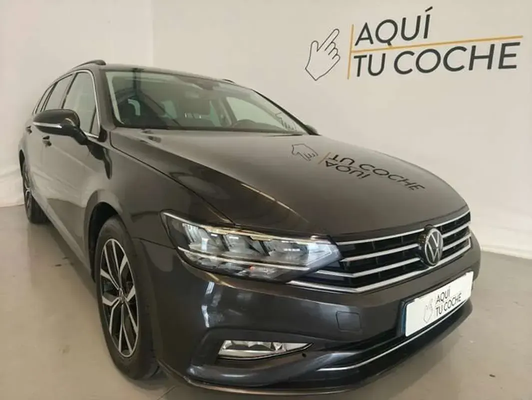 Usado VW Passat Executive 150 CV (110 kW) 2023 Gris Familiar