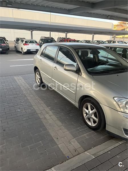 Usado Toyota Corolla Terra 116 CV (85 kW) 2004 Gris / plata Berlina