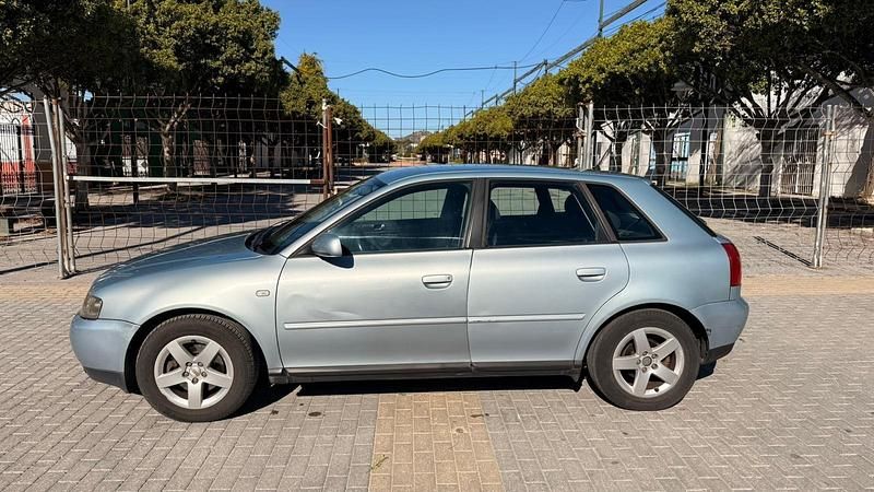 Usado Audi A3 Ambition 125 CV (91 kW) 2002 Azul claro Utilitario