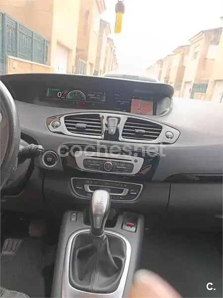 Usado Renault Scénic III Bose Edition 110 CV (80 kW) 2016 Beige Monovolumen