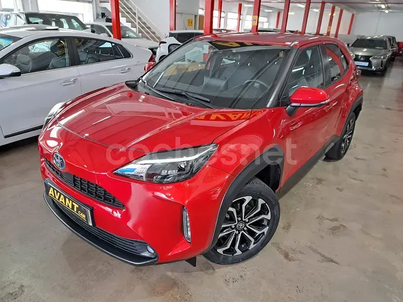 Usado Toyota Yaris Cross Active 116 CV (85 kW) 2024 Granate SUV