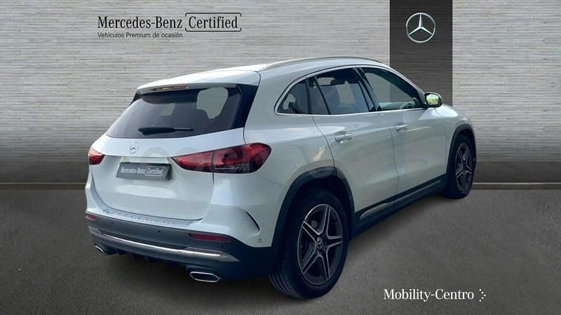 Usado Mercedes GLA200 AMG line 150 CV (110 kW) 2022 Digital white  metallic paint SUV