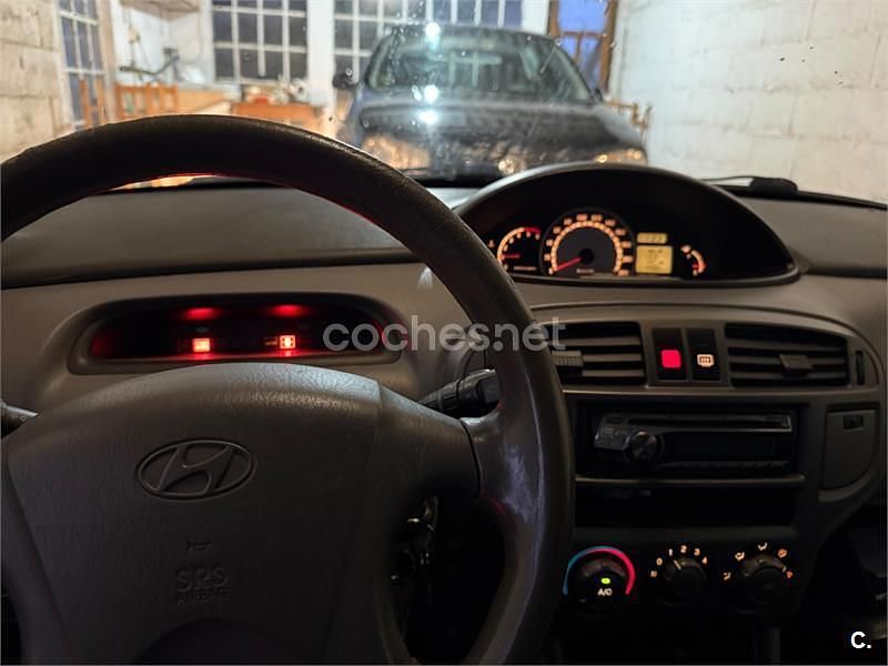 Usado Hyundai Matrix GLS 102 CV (75 kW) 2005 Azul Monovolumen