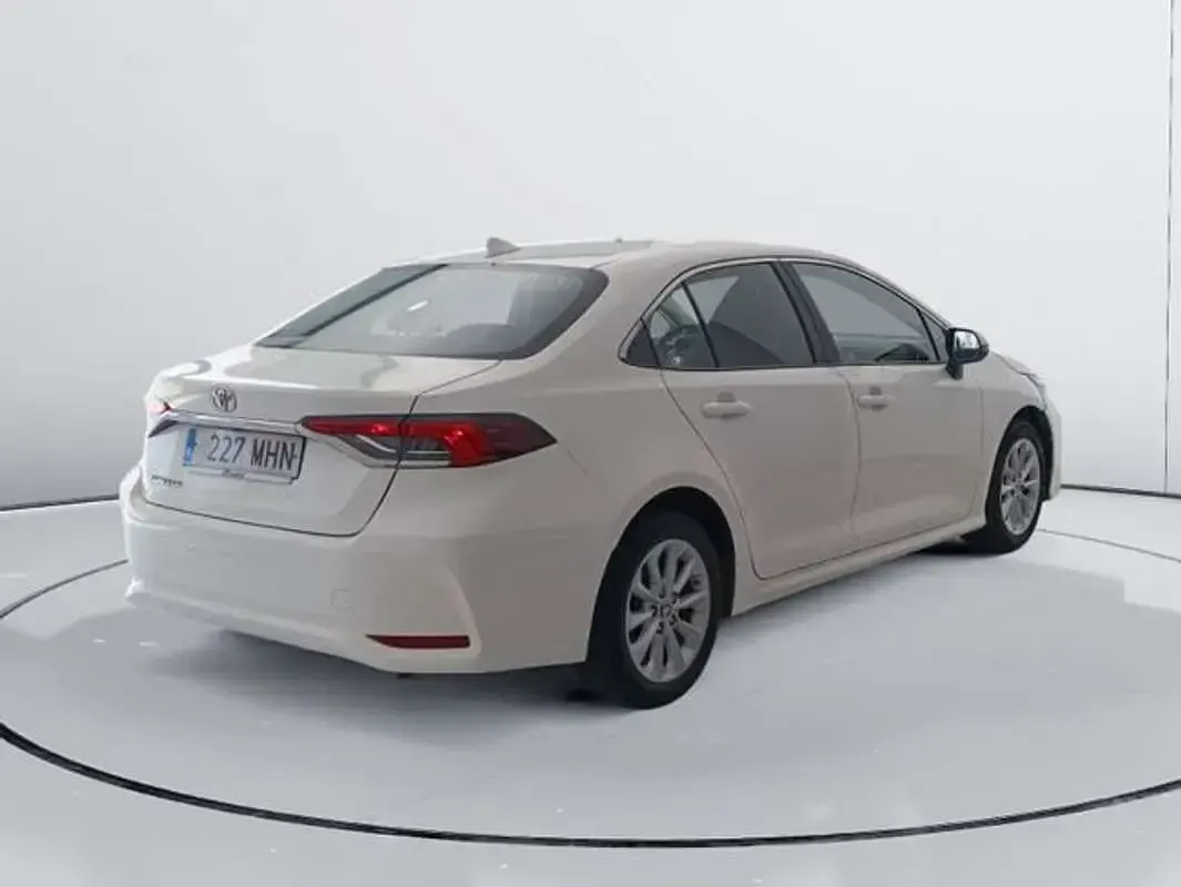 Usado Toyota Corolla 125 CV (91 kW) 2022 Blanco Berlina