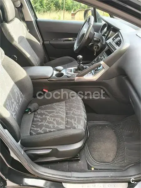 Usado Peugeot 3008 110 CV (80 kW) 2010 Negro Familiar