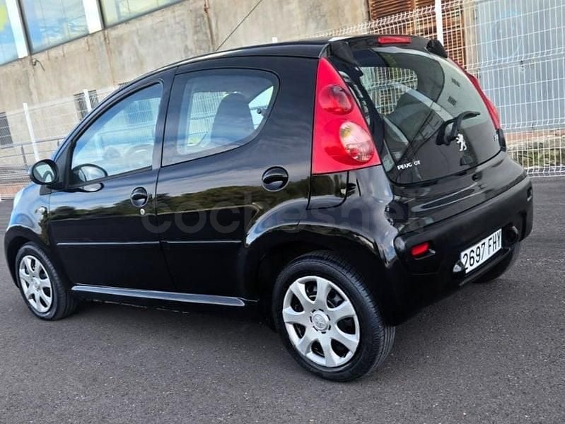 Usado Peugeot 107 54 CV (39 kW) 2008 Negro Utilitario