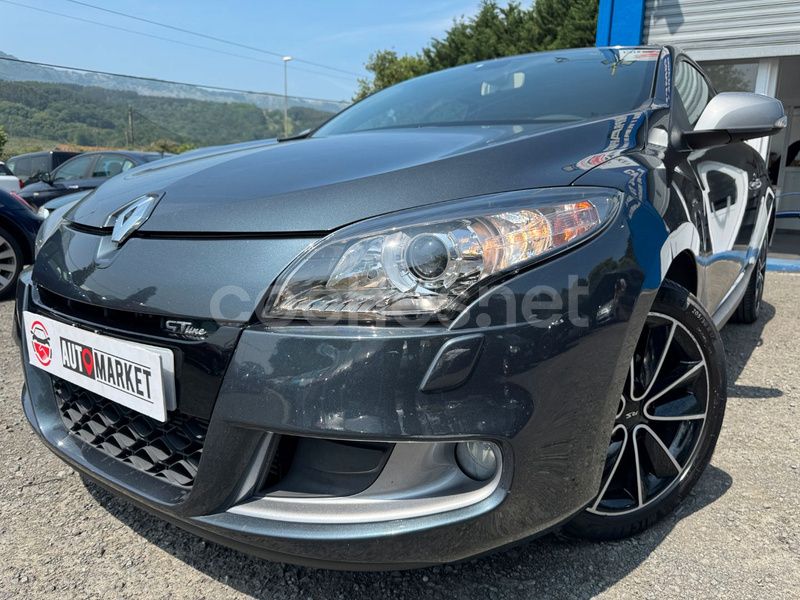 Gris / plata Usado 2011 Renault Mégane III Dynamique Berlina | 7990 € (Un poco caro) - Imagen 1/4