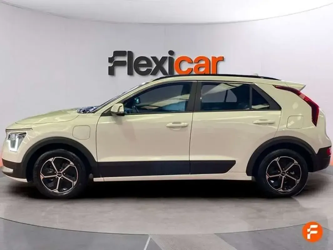 Usado Kia Niro 141 CV (103 kW) 2023 Blanco SUV
