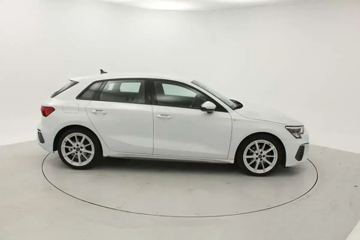 Usado Audi A3 Sportback 150 CV (110 kW) 2023 Blanco Utilitario