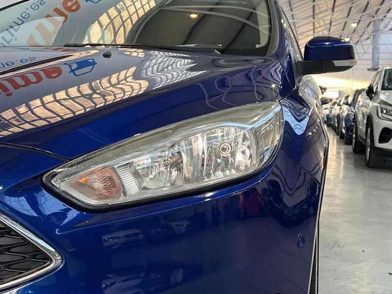 Usado Ford Focus Trend 125 CV (91 kW) 2015 Blanco Berlina