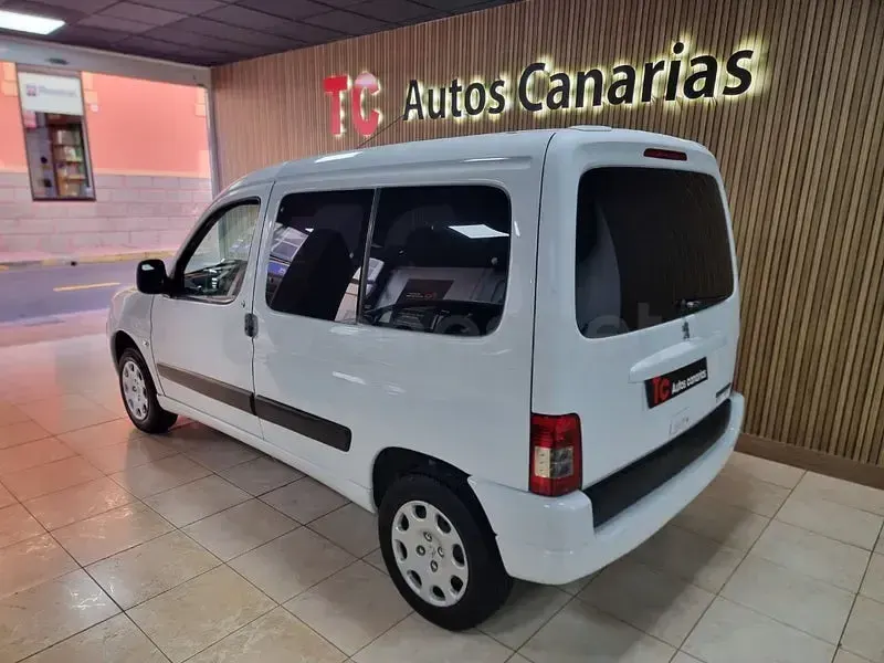 Usado Peugeot Partner Tepee 75 CV (55 kW) 2010 Blanco Monovolumen