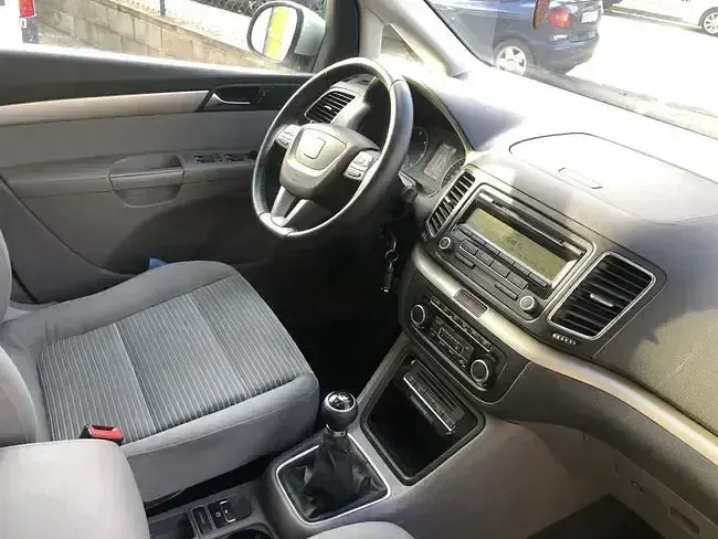 Usado Seat Alhambra Ecomotive 140 CV (102 kW) 2011 Gris / plata Monovolumen