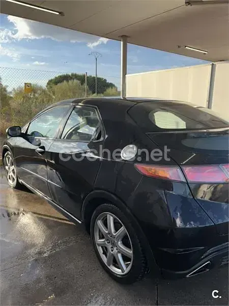 Usado Honda Civic Executive 140 CV (102 kW) 2007 Negro Berlina